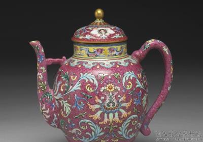 图片[2]-Teapot in yang-ts’ai enamels with incised red ground pattern of flower brocade 1741 (Ch’ien-lung reign)-China Archive